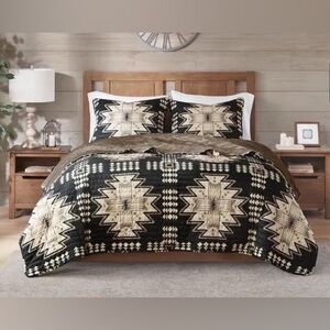 Sierra Tan/Black Oversized Print Plush Quilt Set by Woolrich - Full - Queen